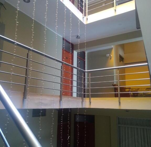 غرفة قياسية رباعية, Regency Plaza