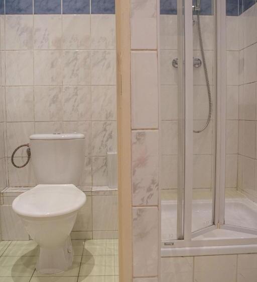 스탠다드 트리플 룸, Tynec