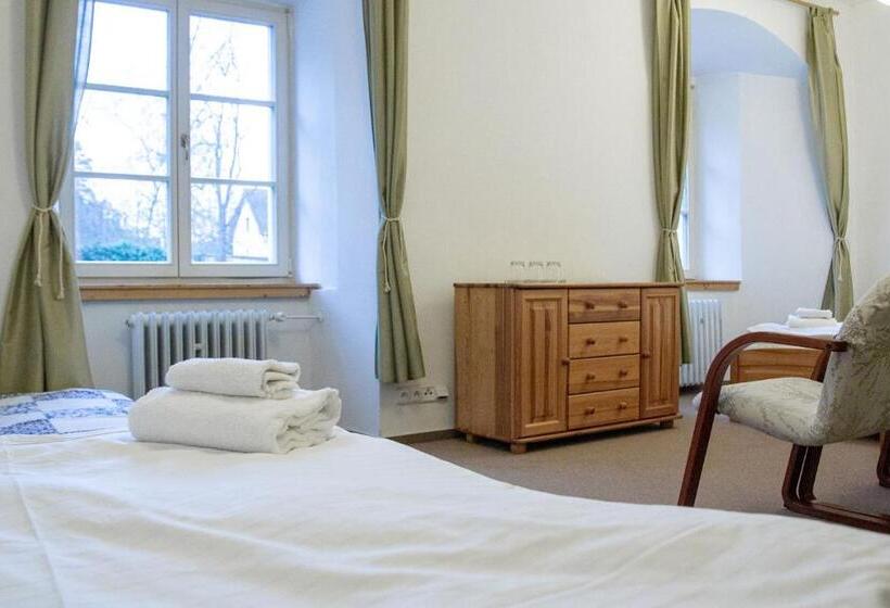 스탠다드 트리플 룸, Tynec