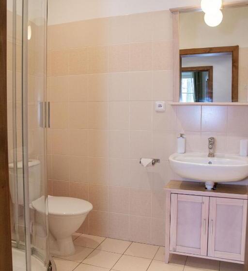 패밀리 룸, Tynec