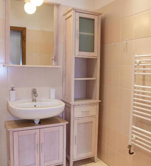 패밀리 룸, Tynec