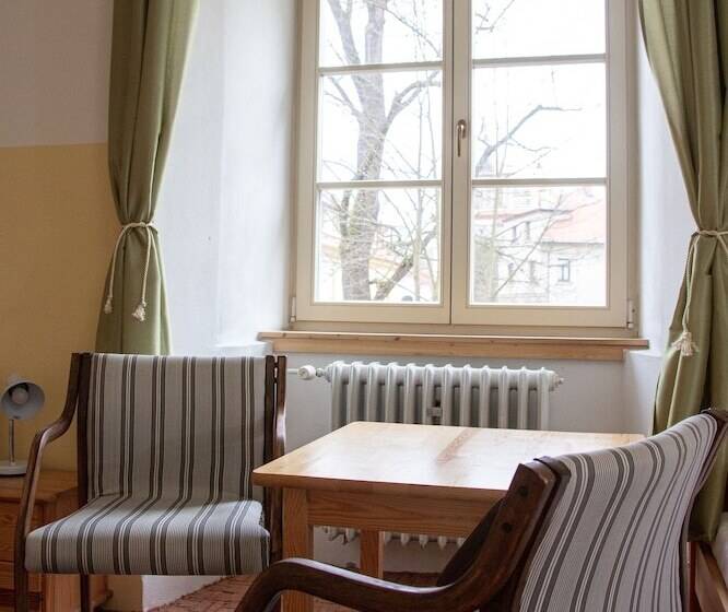 스탠다드 트리플 룸, Tynec