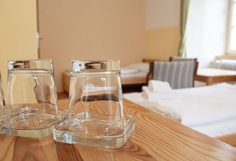 스탠다드 트리플 룸, Tynec