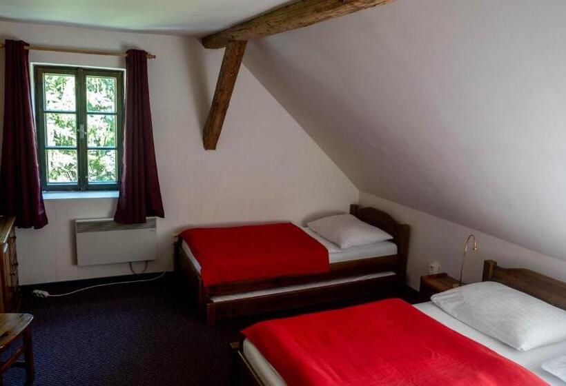 家庭套房, Penzion Pod Houskou