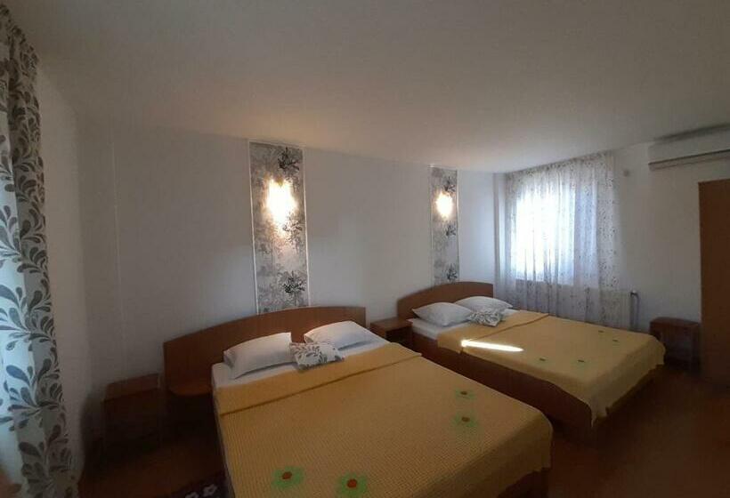 חדר סטנדרט לארבעה, Vila Liliana