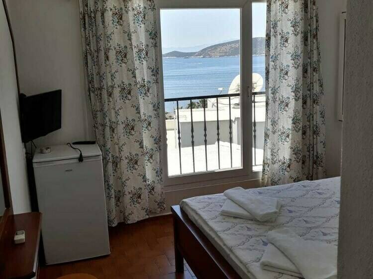 غرفة قياسية مطلّة علي البحر, Berg Otel