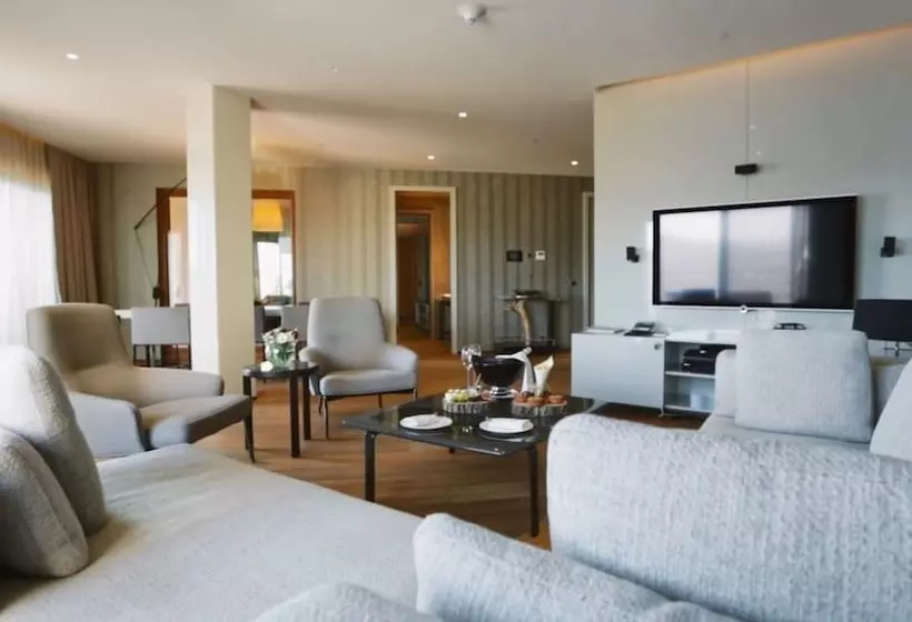 Presidential Suite, D Maris Bay