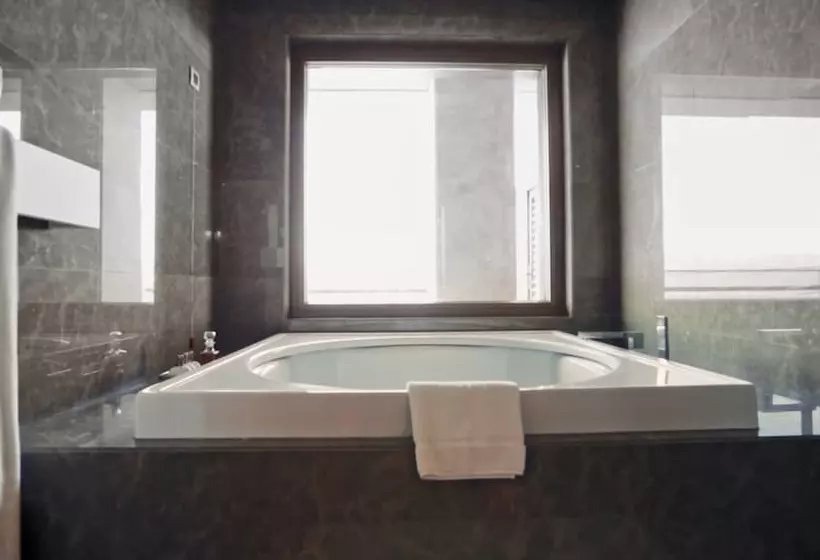 Presidential Suite, D Maris Bay