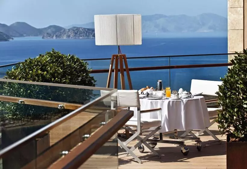 Presidential Suite, D Maris Bay