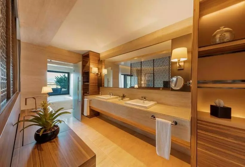 Deluxe Interior Room, D Maris Bay