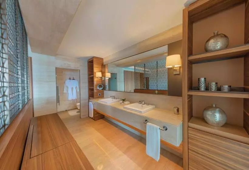 Deluxe Room Sea View, D Maris Bay
