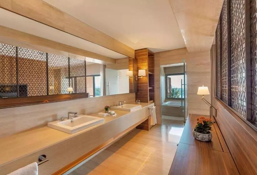 Junior Suite Sea View, D Maris Bay