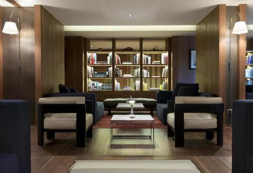 Interior Junior Suite, D Maris Bay