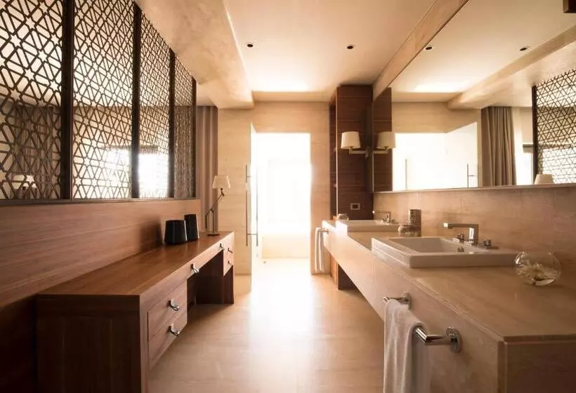 Interior Junior Suite, D Maris Bay