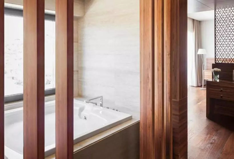 Executive Suite with Views, D Maris Bay
