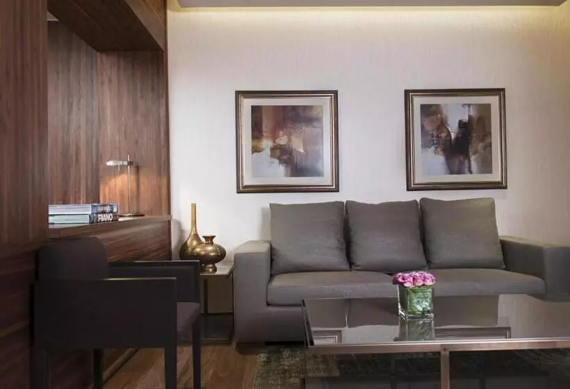 Executive Suite with Views, D Maris Bay