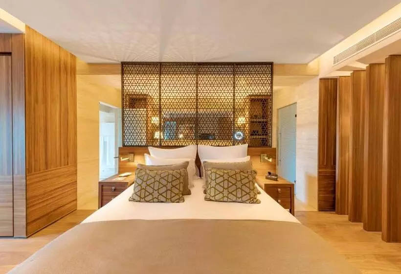 Superior Suite, D Maris Bay