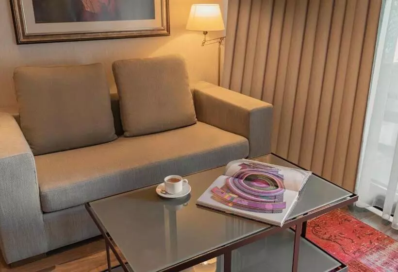 Superior Suite, D Maris Bay