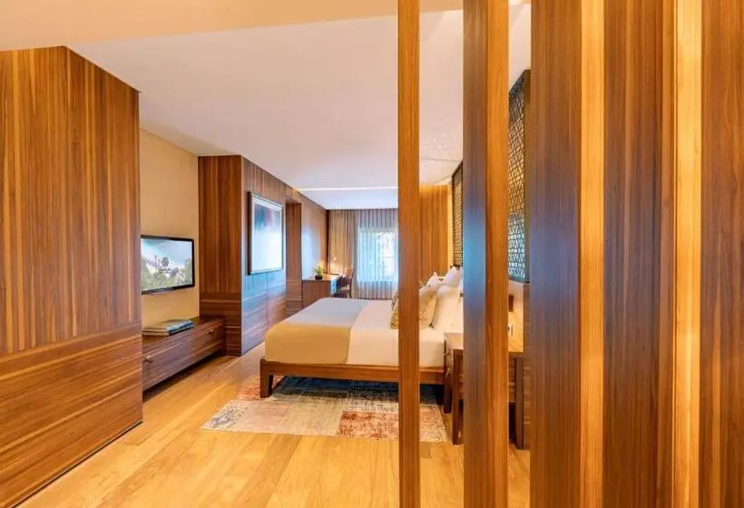 Superior Suite, D Maris Bay