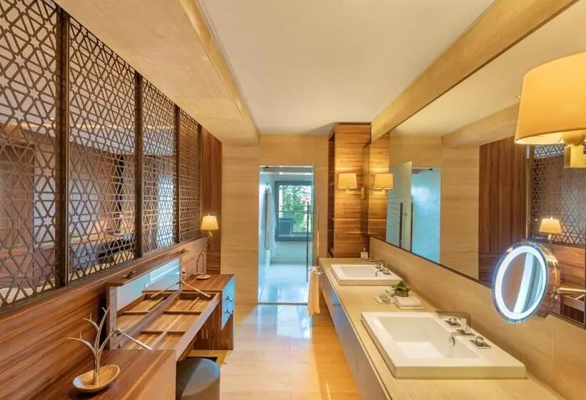 Superior Suite, D Maris Bay