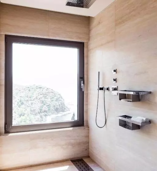 Classic Room with Views, D Maris Bay