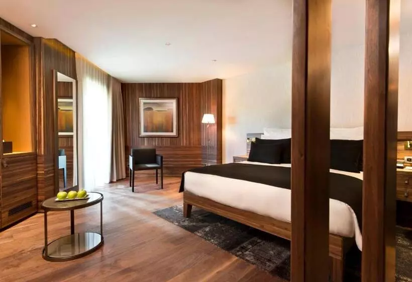 Classic Room with Views, D Maris Bay