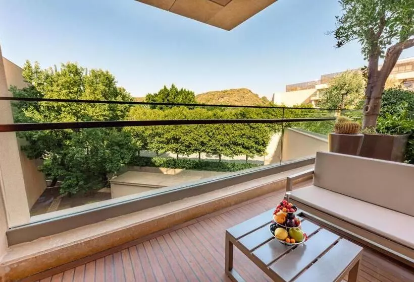 Classic Room with Views, D Maris Bay
