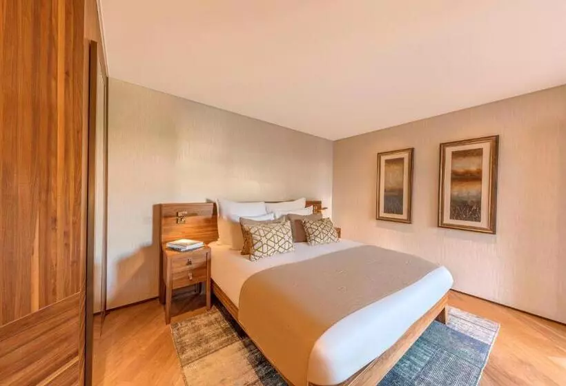 Classic Room with Views, D Maris Bay