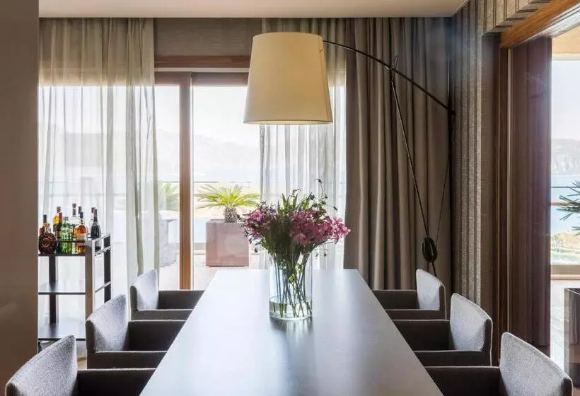 Presidential Suite, D Maris Bay