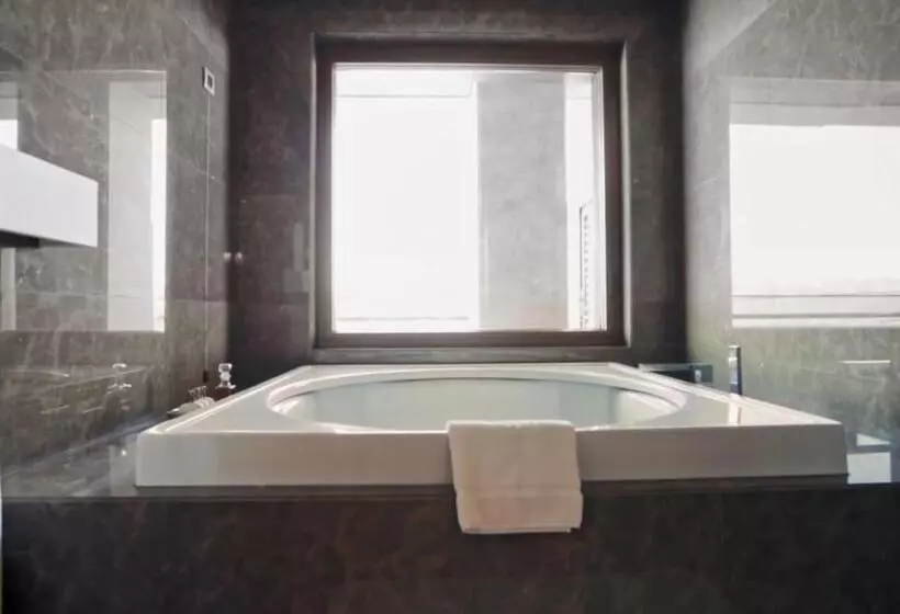 Presidential Suite, D Maris Bay