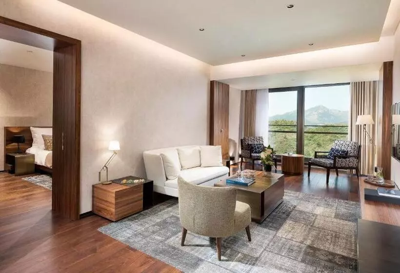 Suite, D Maris Bay