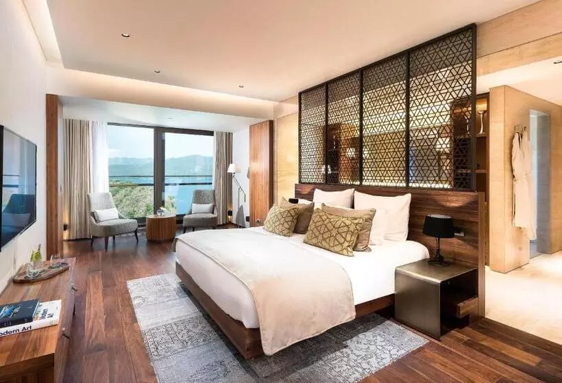 Suite, D Maris Bay