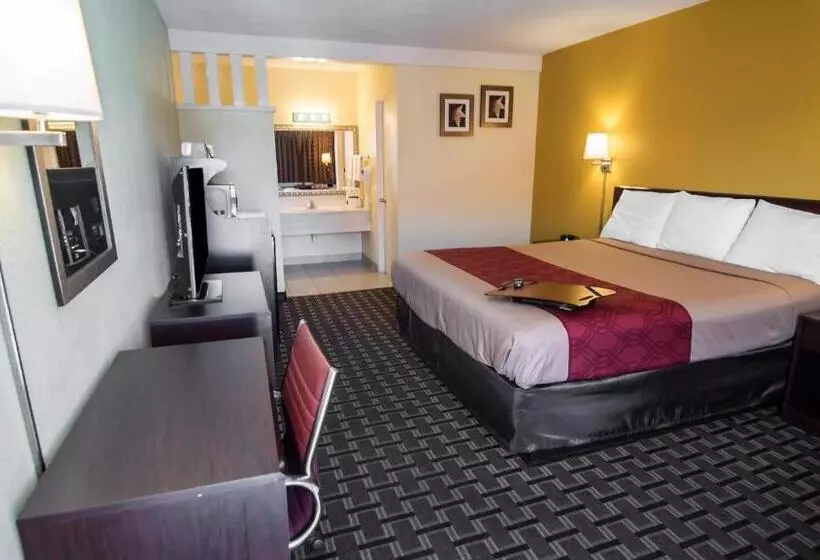 身障者適用キングサイズベッドルーム, Super 8 By Wyndham Albuquerque Downtown