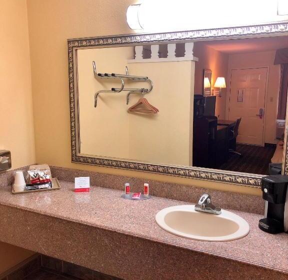 身障者適用キングサイズベッドルーム, Super 8 By Wyndham Albuquerque Downtown