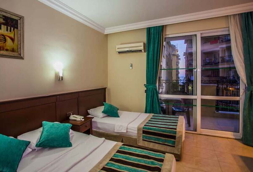 Quarto Familiar, Kleopatra Royal Palm