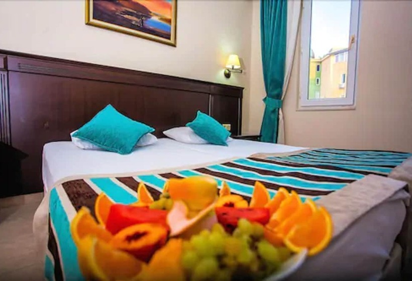 חדר משפחתי, Kleopatra Royal Palm