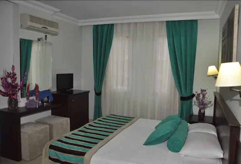 חדר משפחתי, Kleopatra Royal Palm