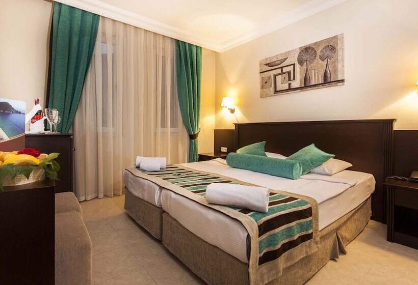 חדר סטנדרט לשלושה, Kleopatra Royal Palm