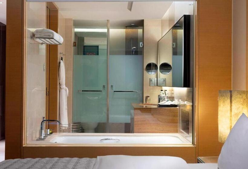 キングサイズベッドのクラブルーム, Le Méridien Qingdao