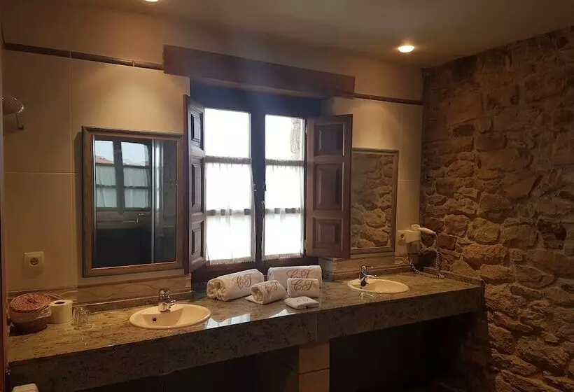 سوییت, Casona De Tresali