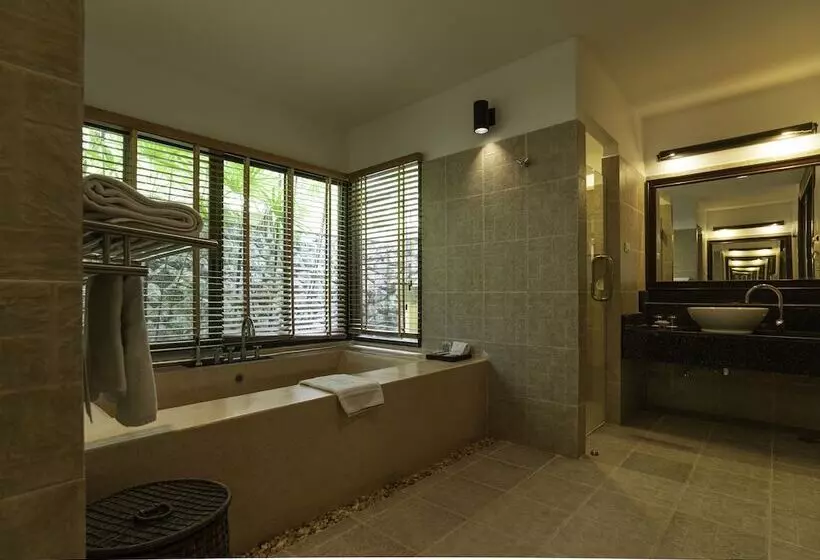 ویلای لوکس 1 خوابه, Seaview Resort Khao Lak Sha Plus