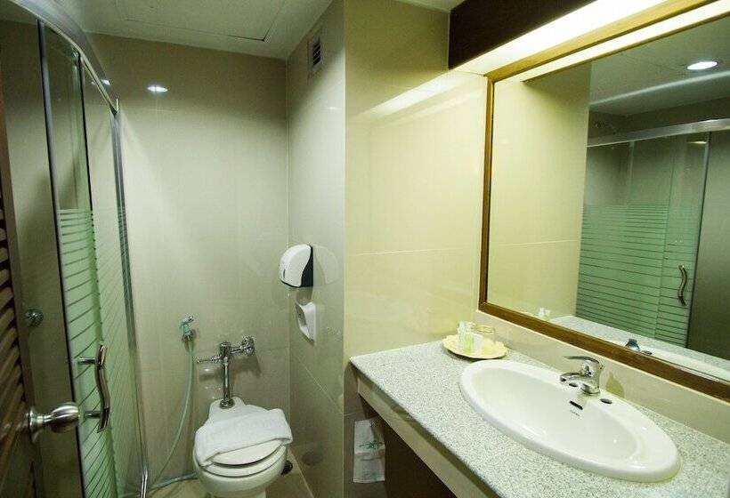 小型套房, Thongtarin