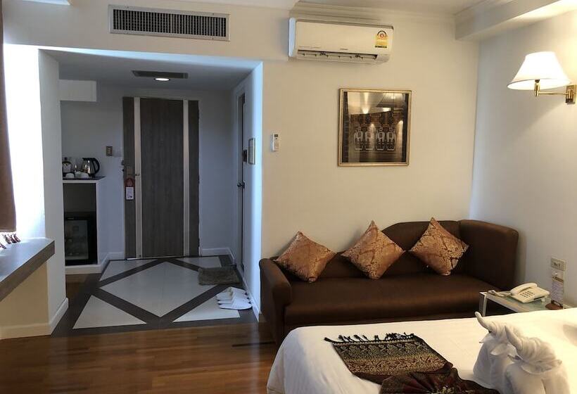 小型套房, Thongtarin