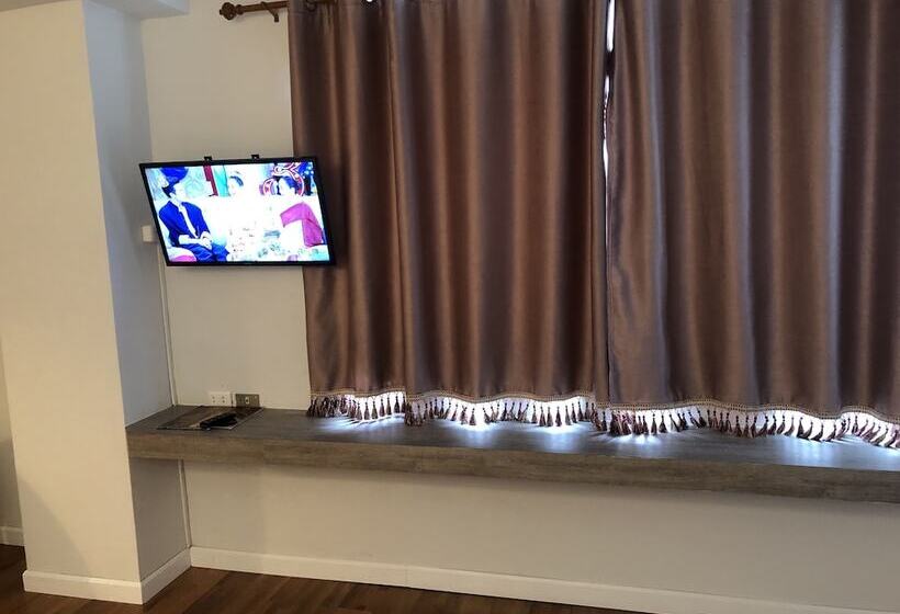 小型套房, Thongtarin