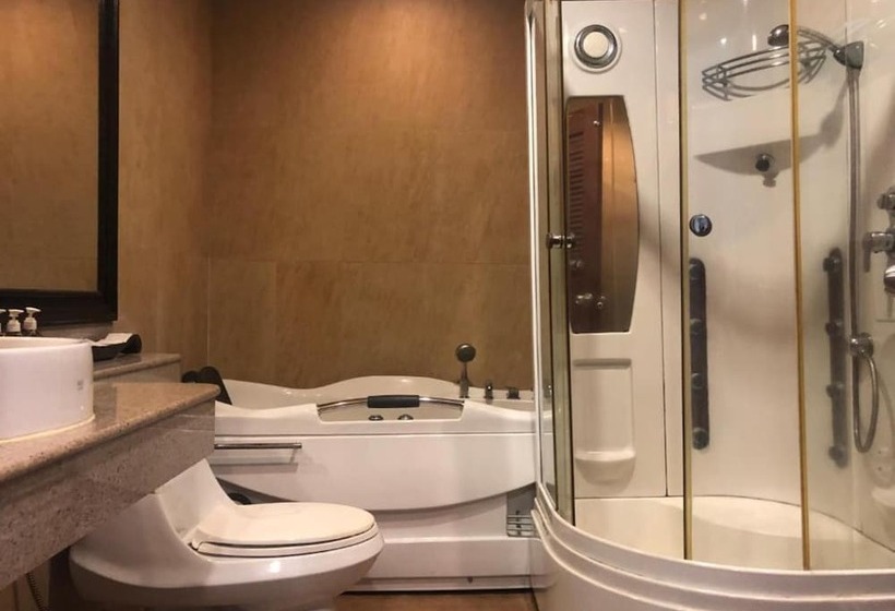 高级房间带漩涡浴缸, Kanok Buri Resort