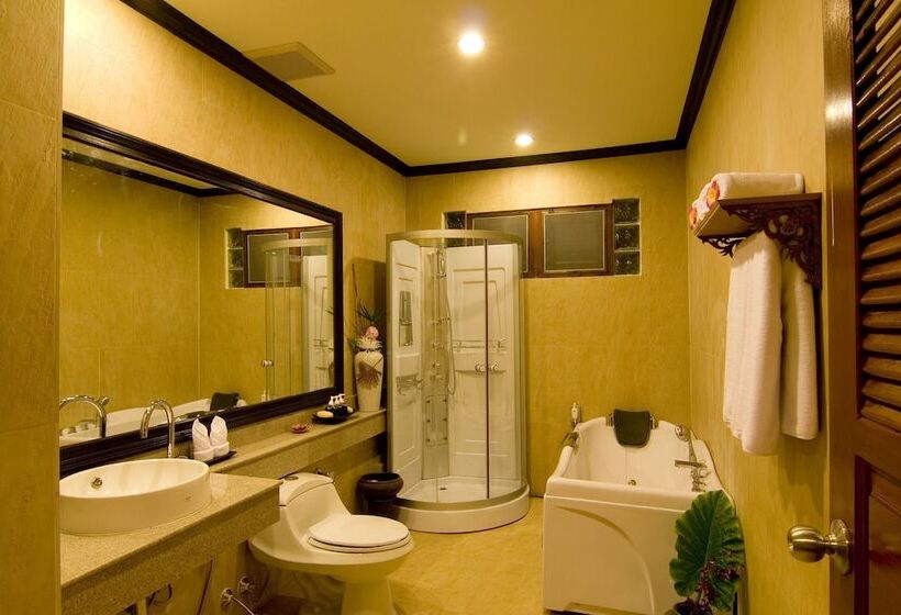 高级房间带漩涡浴缸, Kanok Buri Resort