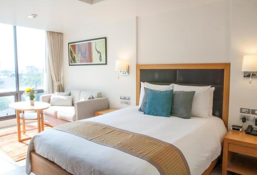 استودیوی سوپریور, Oakwood Residence Sukhumvit 24