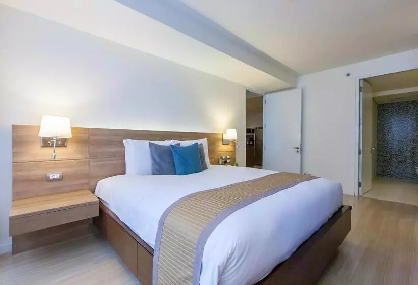 سوییت, Oakwood Residence Sukhumvit 24