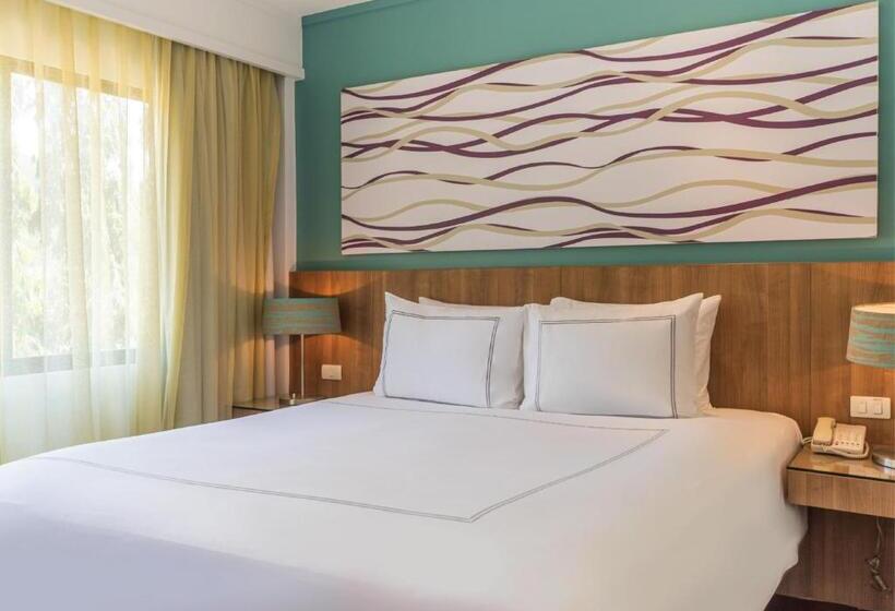 テラス付スイート, Radisson Resort And Suites Phuket