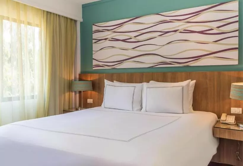 テラス付スイート, Radisson Resort And Suites Phuket